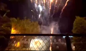Fiorentina, fuochi d'artificio dei tifosi belgi davanti all'hotel viola per disturbare i giocatori / VIDEO