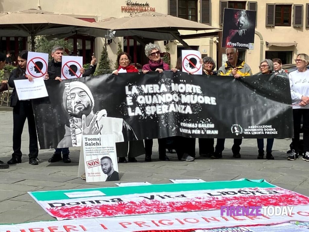 Manifestazione per Toomaj Salehi al Mandela Forum
