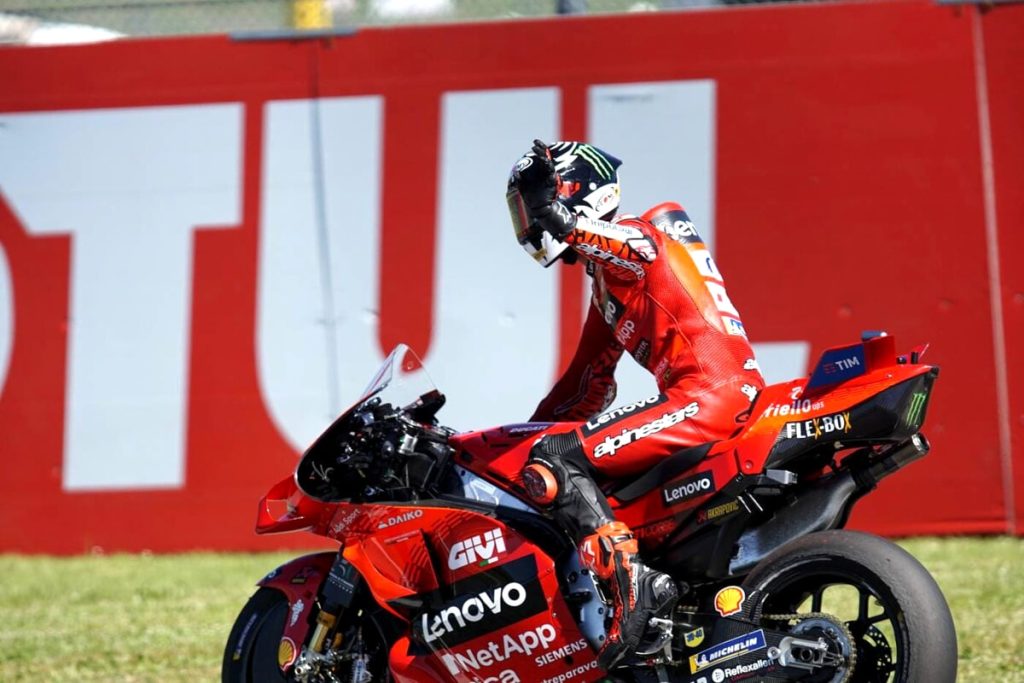 MotoGp Mugello, Bagnaia non tradisce e vince la Sprint / VIDEO