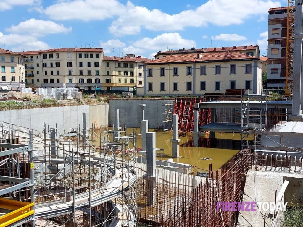 Nel cantiere Esselunga della strage ora c'è un 'lago' / FOTO