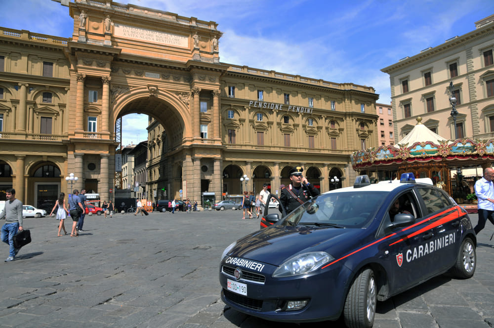 Trafuga cassa di vino, arrestato 32enne