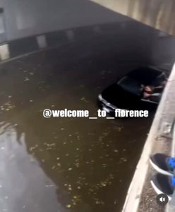 Maltempo, sottopassi e vie allagate a Firenze / FOTO