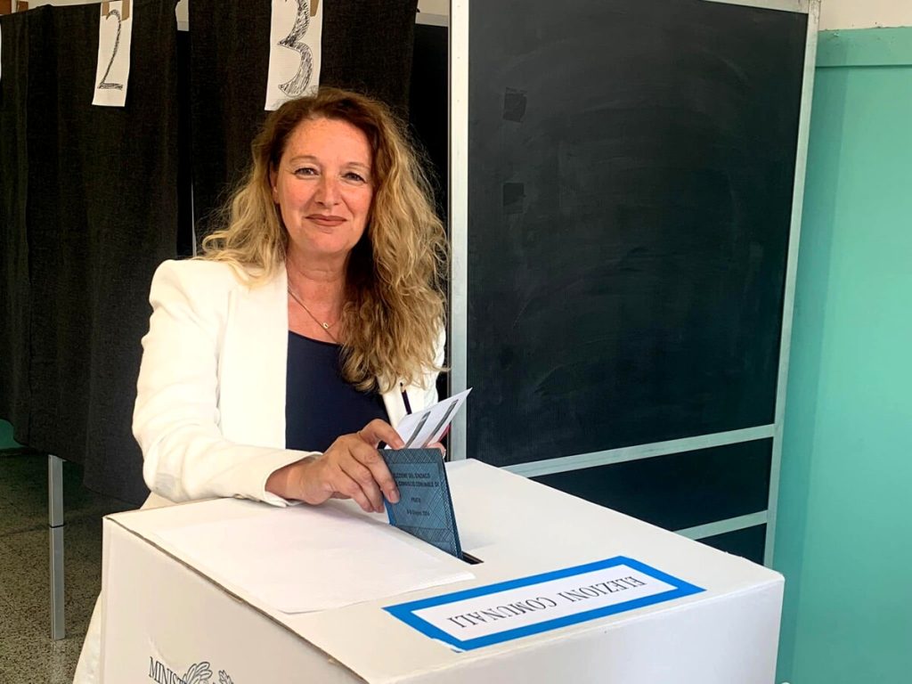 Il centrosinistra si conferma al primo turno: larghe vittorie a Livorno e Prato