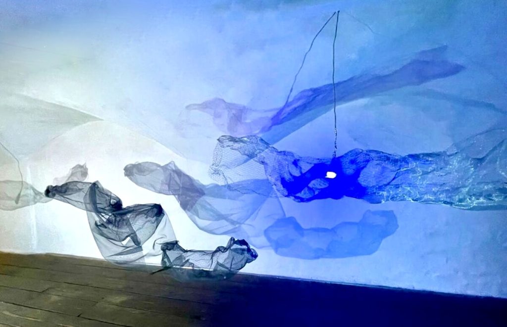 "Implosione": installazione immersiva di Bea Bianchi al Chiasso Perduto