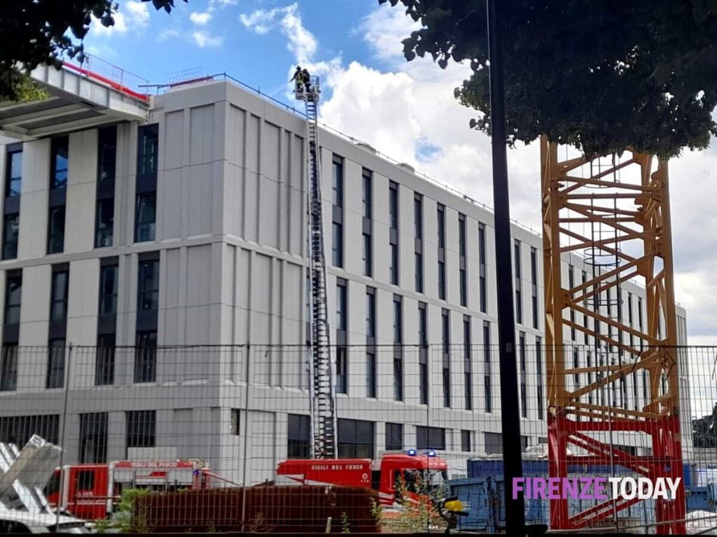Incendio al nuovo Student Hotel  FOTO