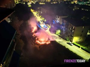 "Volevano far scappare i cinghiali". Incendio scappa di mano, devono intervenire i pompieri / VIDEO - FOTO