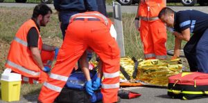 Prato: ciclista investito, è in gravi condizioni