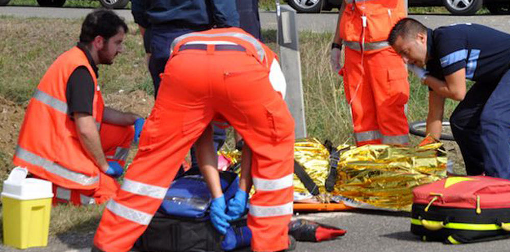 Prato: ciclista investito, è in gravi condizioni