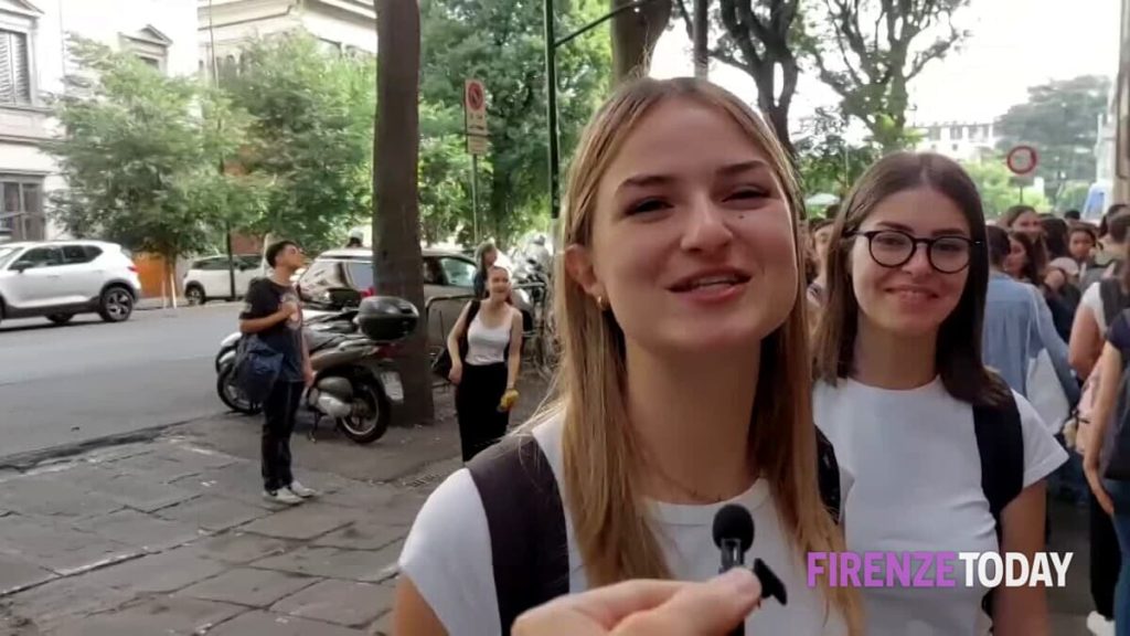 Paure e poco sonno, è iniziata la maturità: "Ho pure dimenticato il documento", "Andrà tutto bene" / VIDEO