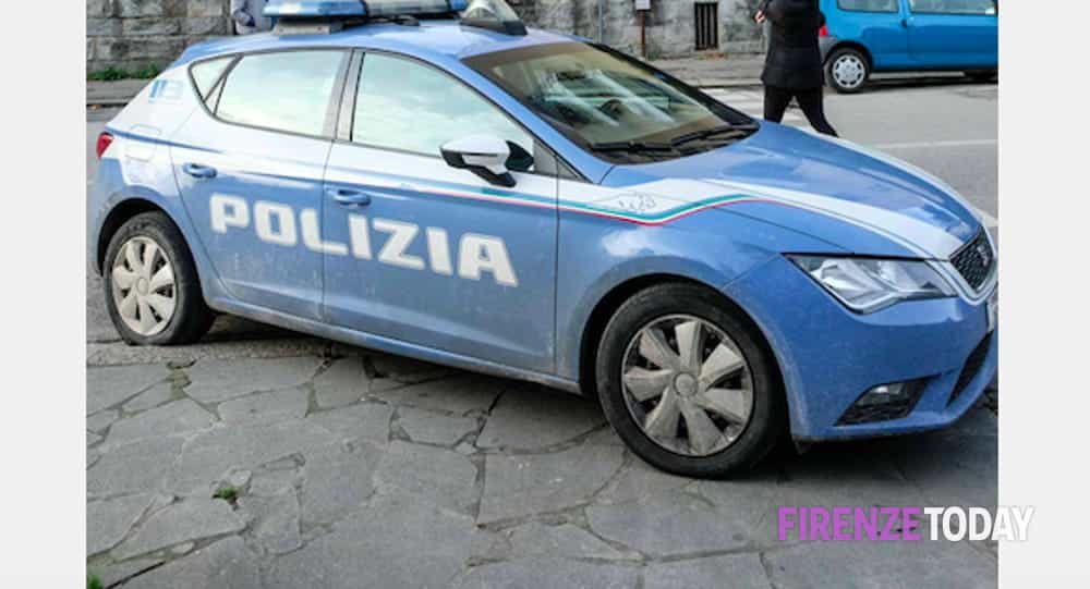 Prato, cerca di rubare in un negozio di alimentari: rapina sventata in centro storico