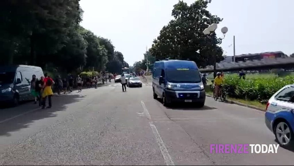 La sfilata delle moto della polizia di Stato/ VIDEO