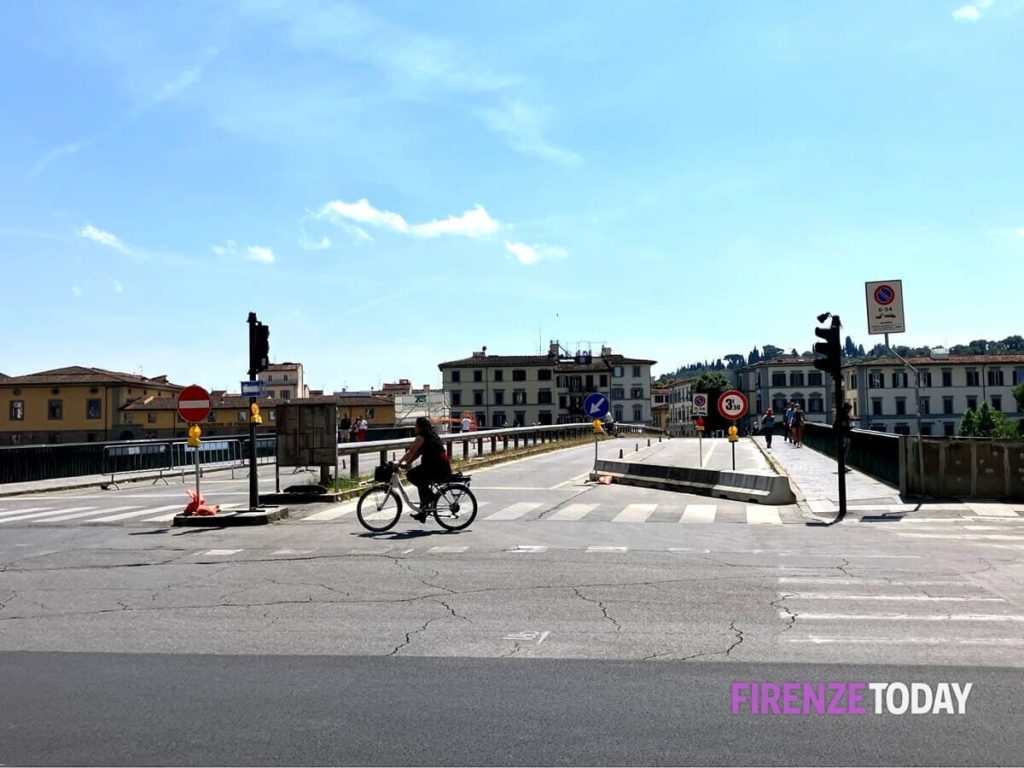 Ponte Vespucci, aperte entrambe le carreggiate ad una sola corsia
