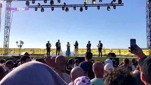 Tour de France, la presentazione è uno spettacolo da maglia gialla / FOTO / VIDEO