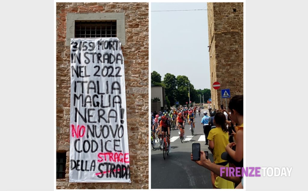 Tour, partenza con protesta: "No al nuovo codice della strage" / FOTO