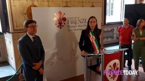 Il passaggio di fascia tricolore tra Nardella (che si emoziona) e Funaro: "Ora un nuovo pezzo di strada" / FOTO - VIDEO