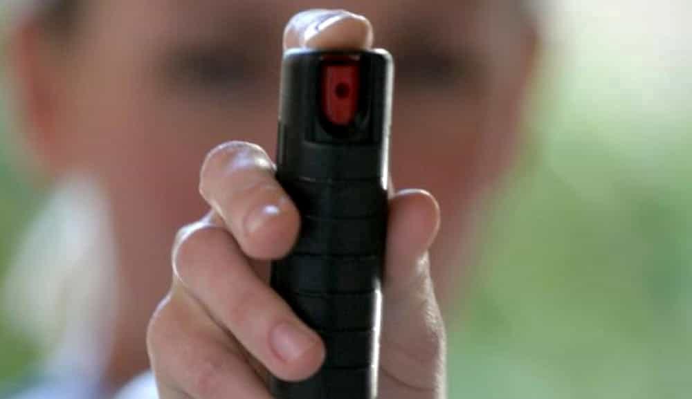 Sessantenne rapinato con lo spray al peperoncino