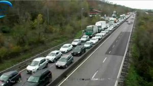 Incidente in FiPiLi: tir si intraversa sulla superstrada tra Lastra a Signa e Ginestra