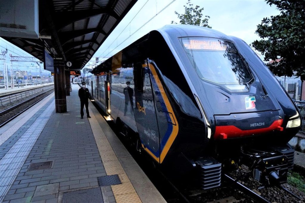 Famiglia di turisti dimenticata sul treno medicinali salvavita del figlio