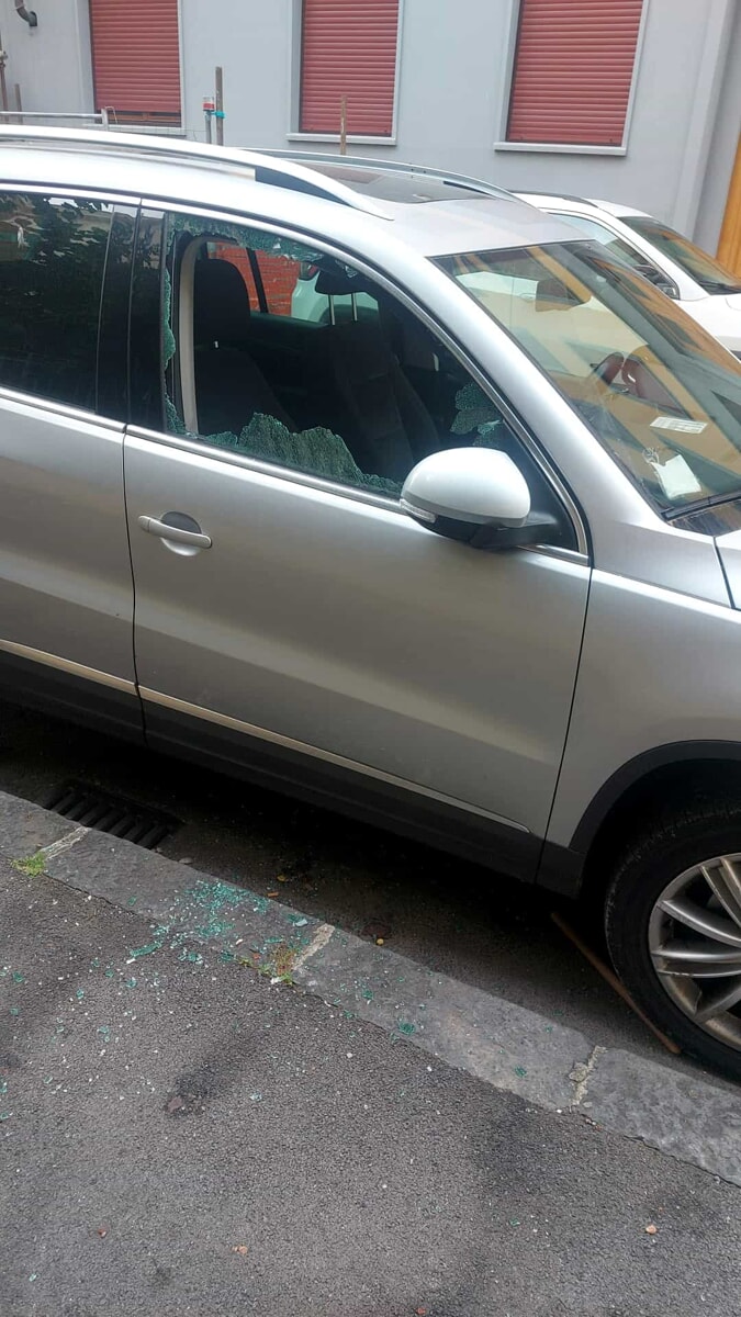 Furti a Porta al Prato: raffica di auto con i vetri spaccati FOTO
