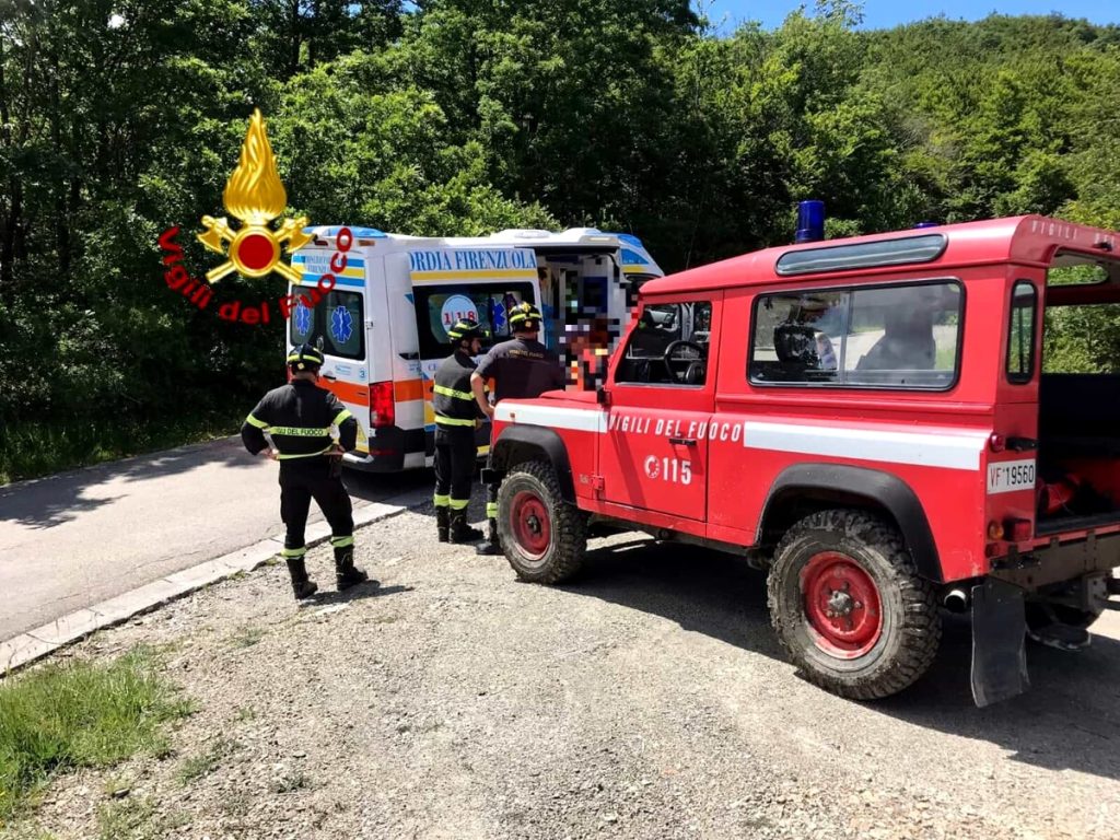 Cade in moto in una zona impervia: salvato dai soccorsi