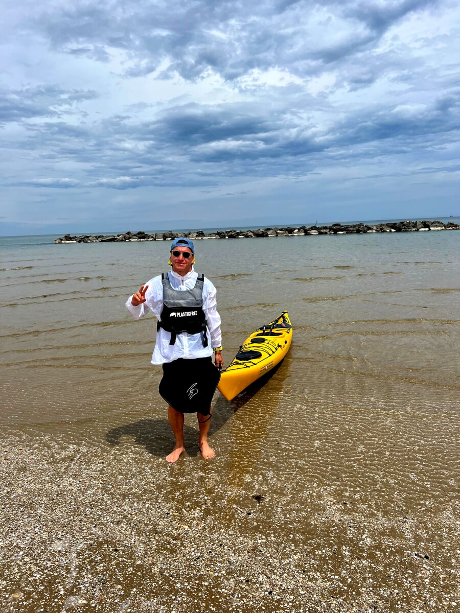 Il giro d’Italia in canoa per difendere il mare: la storia del pratese Ortega