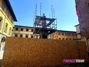 Prato, cominciati i lavori di restauro alla statua dedicata a Datini