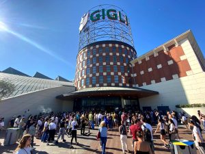 Ai Gigli 1.200 persone in coda prima dell’apertura