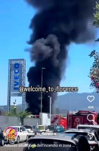 Incendio all'Osmannoro: colonna di fumo su Firenze