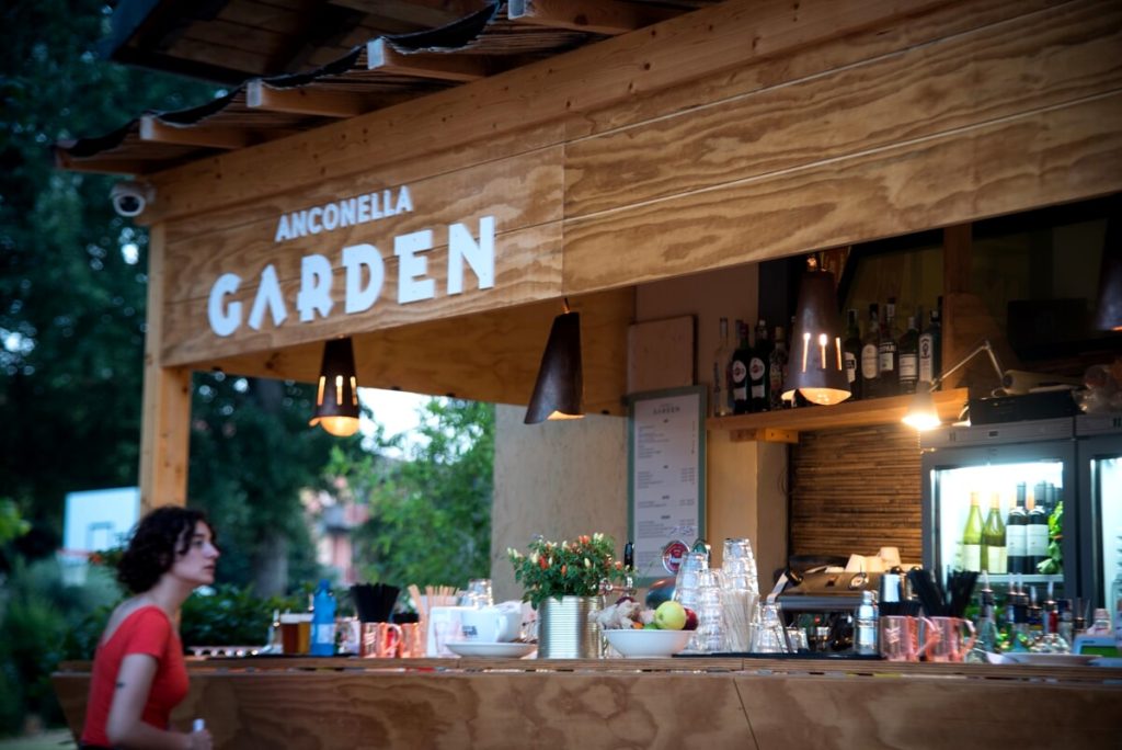 Anconella Garden, il programma settimanale tra teatro, musica dal vivo e partite di calcio