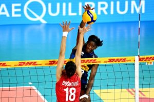 Volley femminile, l'Italia sconfitta nell'ultimo test prima delle Olimpiadi. Ma a Palazzo Wanny è comunque grande spettacolo