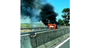 Auto a fuoco in Fi Pi Li