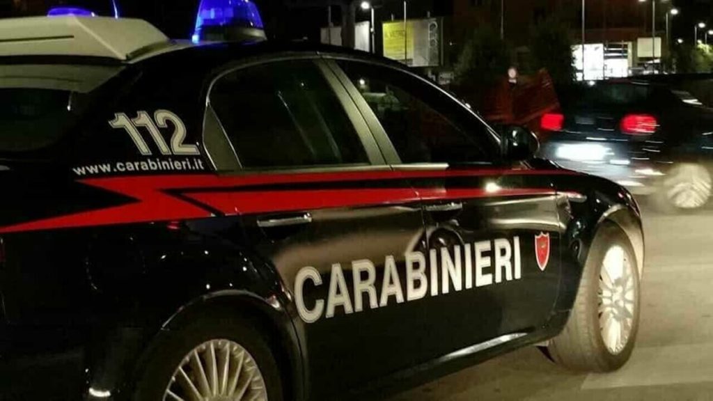 Colte sul fatto mentre borseggiano: arrestate due donne