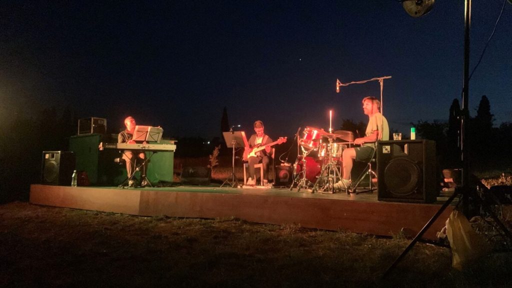 Easy Living, il programma della settimana: racconti per bambini, poesia e tanta musica live