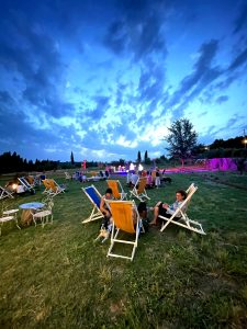 Libri, musica e animali nel verde in città: la settimana al fresco di Easy Living in Fattoria