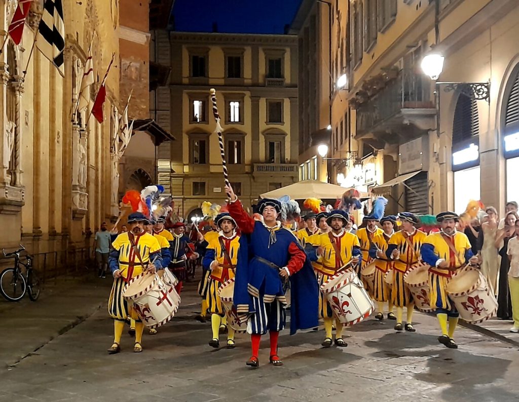 Festa di Sant'Anna: sfilata del corteo storico in notturna
