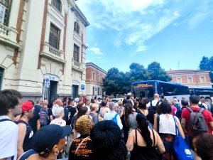 Treni, ancora problemi: “Da Firenze a Pistoia ci abbiamo messo 2 ore e 40 minuti” / FOTO / VIDEO