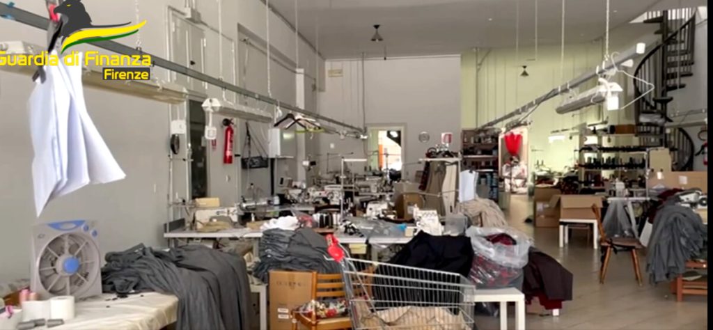 Maxi operazione tra le aziende cinesi delle scarpe: caccia ai milioni evasi