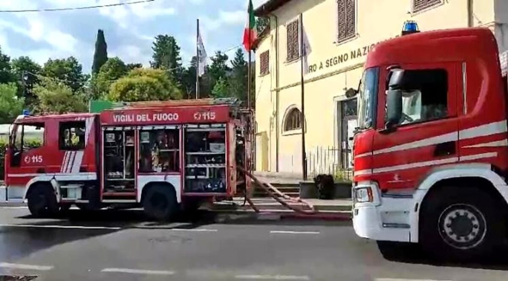 Prato, incendio al Poligono di tiro: almeno tre persone coinvolte