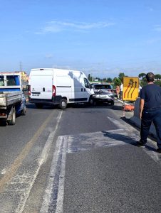 Maxi tamponamento in FiPiLi: cinque veicoli coinvolti