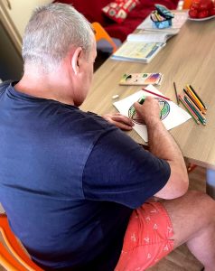Malato di Alzheimer va in vacanza seguito dai professionisti: "Non abbiate vergogna di farvi aiutare"