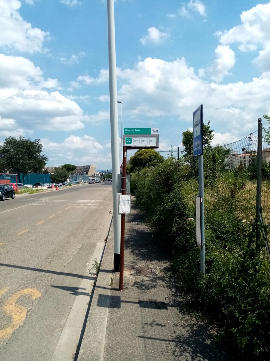 Sollicciano, Draghi: "Dopo 4 anni le fermate dell'autobus sono ancora senza pensilina" / FOTO