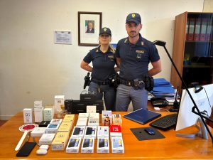 Merce sparita nel magazzino del corriere: arrestati due dipendenti