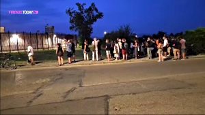 Sollicciano, decine di persone in presidio: “Non lasciamo che tutto ricada nel silenzio” / VIDEO