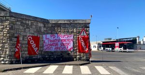 Autolinee Toscane, la protesta dei Cobas: “Lavoratori sfruttati e utenti appiedati”