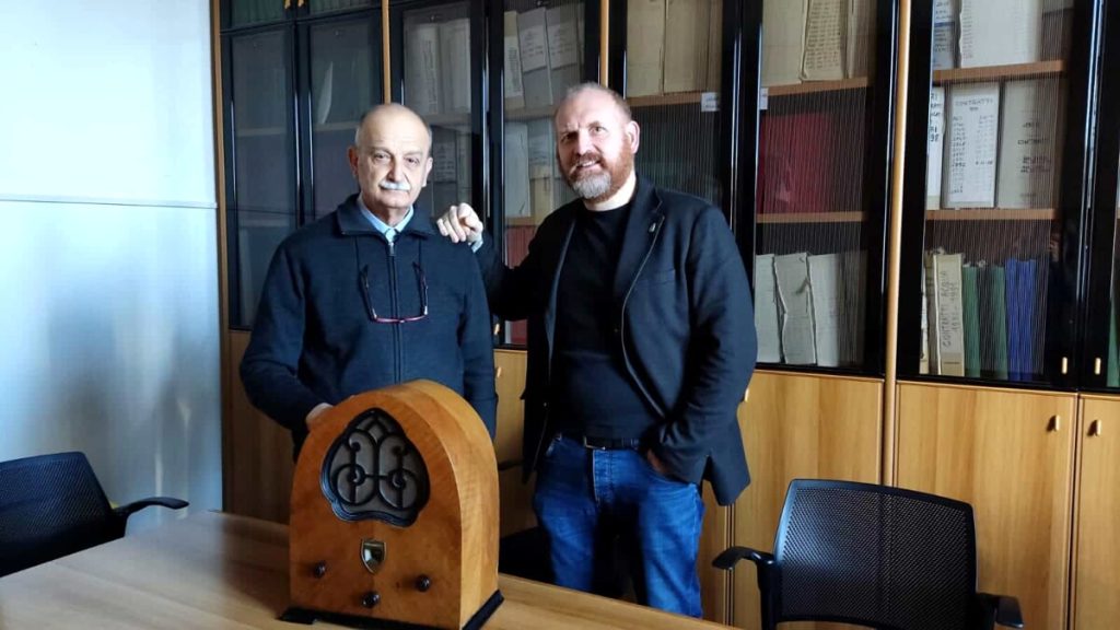Una vita per la radio: la storia di Daniele, collezionista che ha donato 700 al Comune per farne un museo