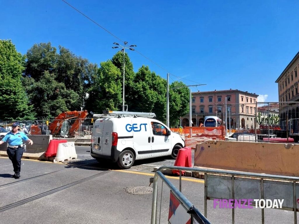 Tramvia, parziali interruzioni della linea 1 e bus sostitutivi per i lavori di collegamento con il nuovo tratto