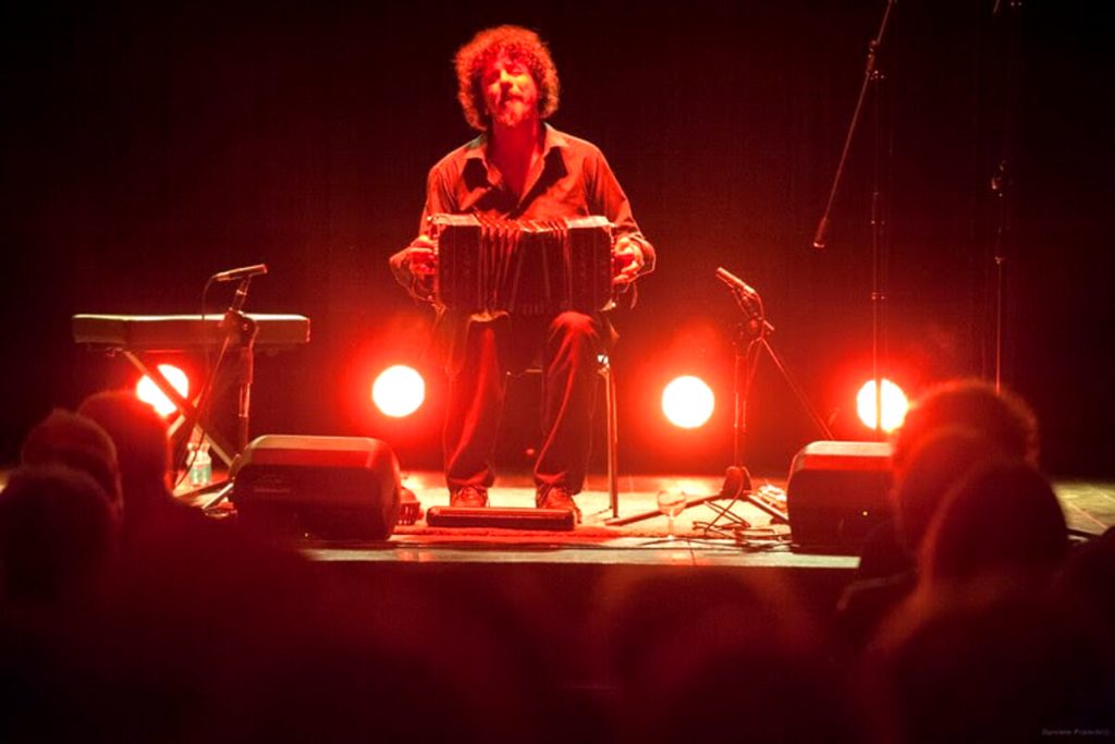 Carlo Maver in concerto a Villa Caruso