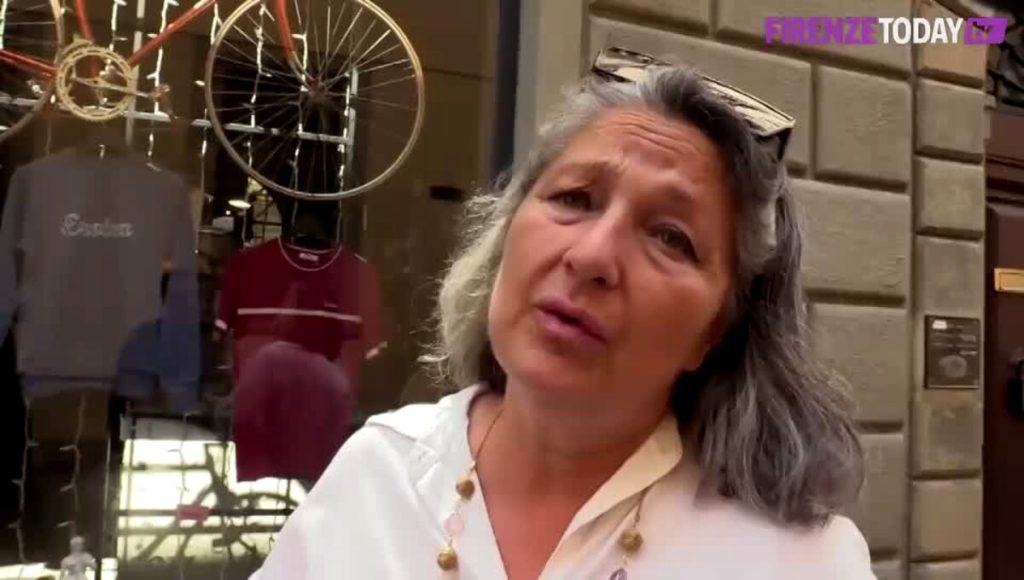 Souvenir volgari in città, la guida turistica: “Sporcano l’immagine di Firenze” VIDEO