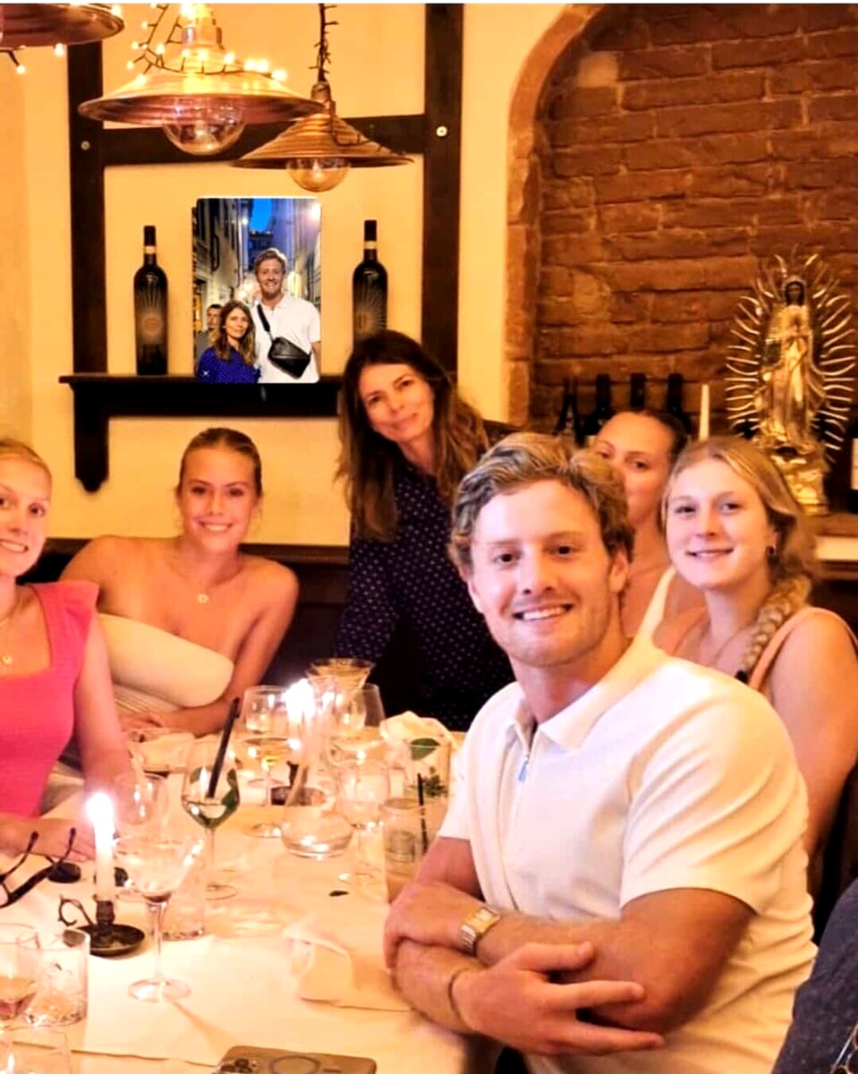 Giocatore della NFL in vacanza a Firenze: "Qui la miglior cena della mia vita!" / FOTO