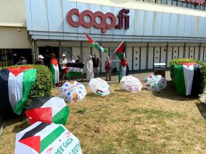 Ancora proteste di fronte alle Coop / FOTO